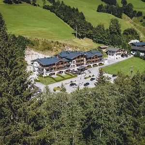 https://avenida-mountain-lodges-saalbach-by-alpin-rentals.saalbachhinterglemmhotels.com